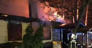 Камина опожари до основи заведение