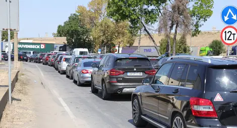 Полиция контролира денонощно движението около Дунав мост