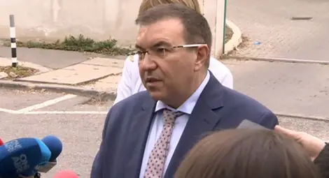 Министър Ангелов: Доц. Мангъров се включва в битката с коронавируса