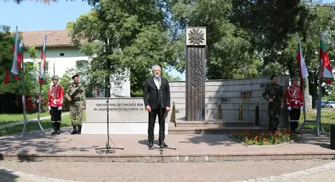 Русе почете Ботев и падналите за свободата на България пред Мемориала на загиналите във войните Русе почете Ботев и падналите за свободата на България пред Мемориала на загиналите във войните