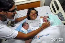 Близнаци станаха бащи на синове в един и същи ден