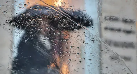 Валежи в цялата страна - дъжд на ниско, обилен сняг в планините Валежи в цялата страна - дъжд на ниско, обилен сняг в планините