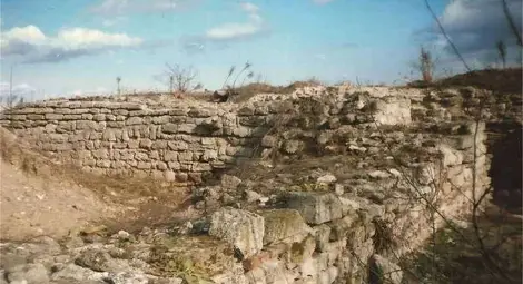 Откриха втора тайна врата на крепостта "Ковачевско кале" край Попово