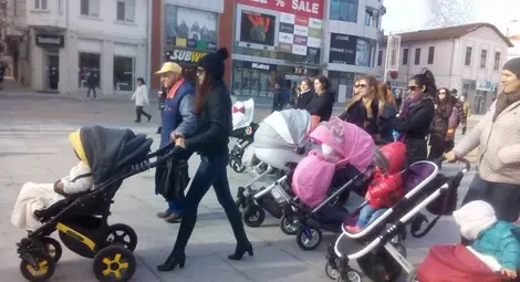 191 млади баби без помощи заради невръстни родилки