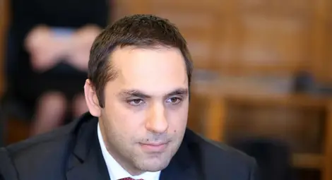 Караниколов: Държавните бензиностанции ще заработят най-рано след две години Караниколов: Държавните бензиностанции ще заработят най-рано след две години