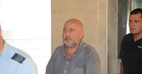 Подхвърлени 10 евро на пътни полицаи оставиха в ареста турски шофьор