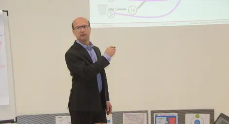 Топ консултант изнася лекции  за управление на бизнес проекти