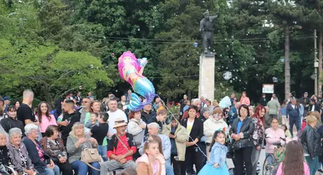 Кметът Божидар Борисов на празника на Две могили: Историята започва от едно от малко село, но вече 55 години сме град. Всичко това е станало благодарение на хората тук