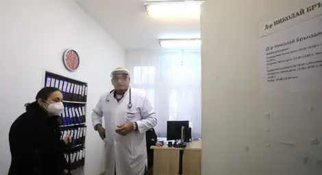 Около 100 лични лекари вече са издали е-направление за PCR-тест Около 100 лични лекари вече са издали е-направление за PCR-тест