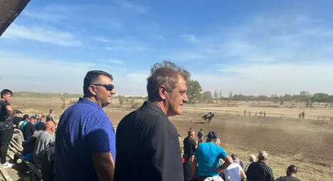 Кандидатът за кмет на Русе от СДС Станимир Станчев участва в Деня на българския производител на хиподрума