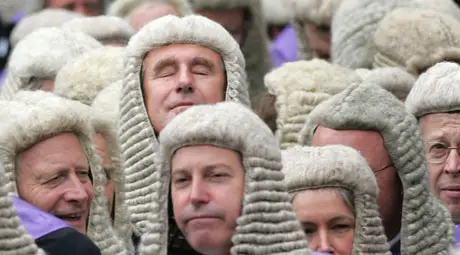 Британските адвокати стачкуват за първи път в историята