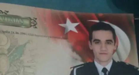 Претърсват леговището на убиеца на руския посланик, задържаха майка му и сестра му