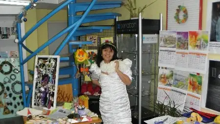 Снежанка откри благотворителен базар за децата от Розовата къща