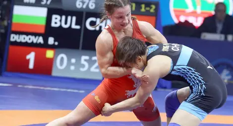 Дудова и Янева на лагер на езерото Балатон