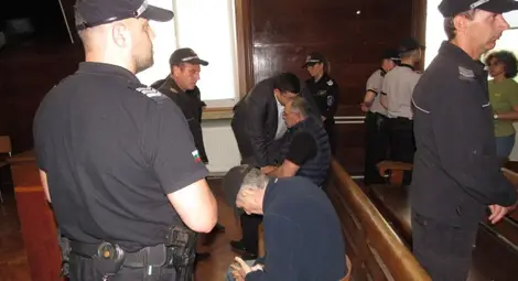 Заболяване на един от подсъдимите отложи за януари делото за убийството на Ери