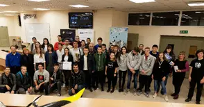 Марсоход и лунен робот представят Русе на световния финал на хакатона на НАСА