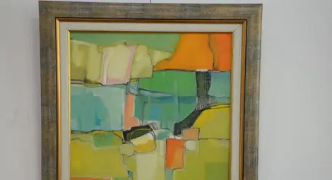 Маньо Манев създава свят на изящество и нормалност с новите си цветни откровения