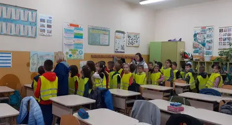 Бъдещи първокласници се разходиха в русенското училище "Възраждане"
