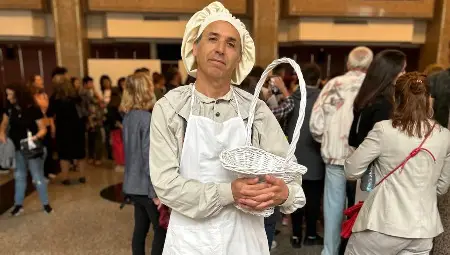 12-годишната Александра Барбова грабна наградата на кмета на Русе със своята торта Гараш с бял шоколад /галерия/