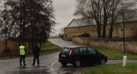 Акцията край Париж продължава, евакуираха деца заради терористите