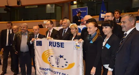 Стоилов развя в Брюксел знамето на Русе - Европейския град на спорта