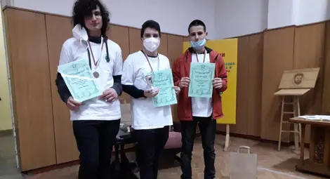 Стол-люлка и изящна масичка донесоха сребро за възпитаници на &bdquo;Йосиф Вондрак&ldquo;