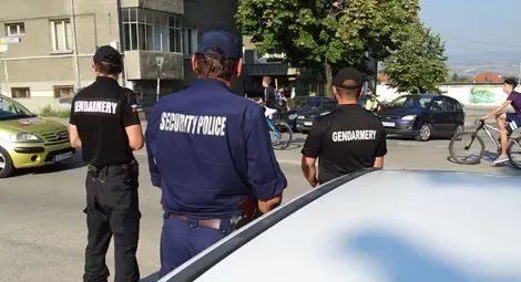 Спецоперация срещу телефонните измамници в град Левски