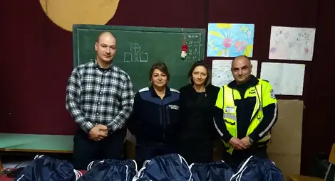 Кубратската комисия с жест към децата на служителите от РУ на МВР по случай Деня на християнското семейство Кубратската комисия с жест към децата на служителите от РУ на МВР по случай Деня на християнското семейство