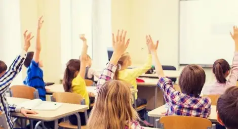 Учениците влизат в клас в понеделник Учениците влизат в клас в понеделник