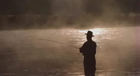 Глобиха трима въдичари за риболов без билет