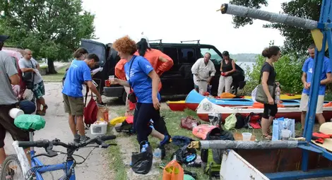 19 доброволци чистят  островите Алеко и Мишка