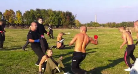 Фенове на "Ботев" и Локо /Пд/ се бият и събличат голи 