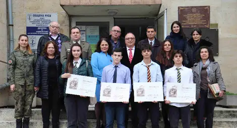 Единайсетокласникът от МГ „Баба Тонка“ Георги Иванов стана първи на регионалното ниво в Националния исторически конкурс „Наследник съм на ...“ Единайсетокласникът от МГ „Баба Тонка“ Георги Иванов стана първи на регионалното ниво в Националния исторически конкурс „Наследник съм на ...“