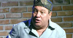 Георги Мамалев влиза в ролята на доктор, иманяр и футболен фен