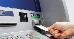 Тийнейджър източил над 6000 лева от картата на незрящ мъж за онлайн покупки и залози