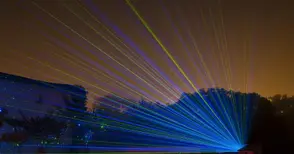 Светлинно шоу заменя  зарята на 6 май