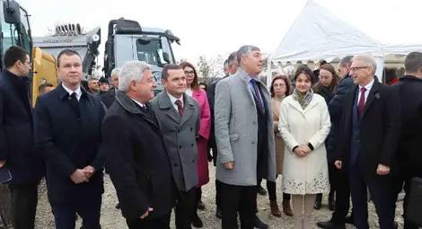 Историческо - започна изграждането на магистралата Русе-Велико Търново /галерия, обзор/ Историческо - започна изграждането на магистралата Русе-Велико Търново /галерия, обзор/