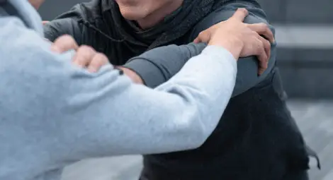 Мъж лежи със счупен череп в болница "Канев" след нападение на улицата от непознат