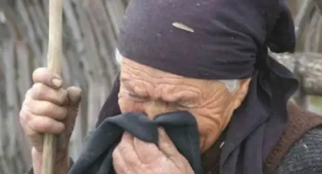 Крадец преби баба - нямала пари