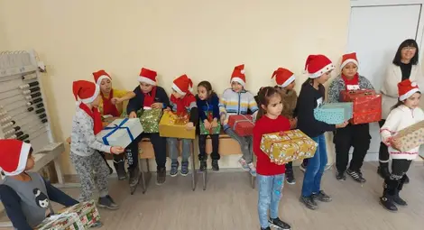 Дядо Коледа дойде от Германия в Караманово  по поръка на българка с корени в селото