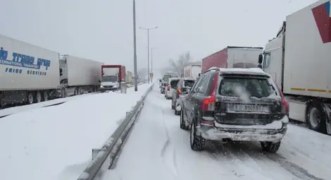 Най-тежка е зимната обстановка в Североизточна България и област Бургас