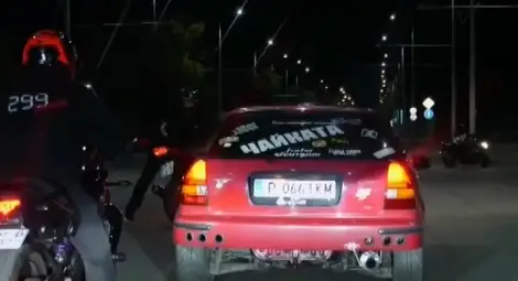 Нежно произшествие на &bdquo;Трети март&ldquo;: Ударна бригада мотористи помогнаха за незабравимо предложение за брак