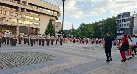 Четири духови оркестъра от Сухопътните войски  на Република България изнесоха богата концертна програма  за жителите и гостите на Русе