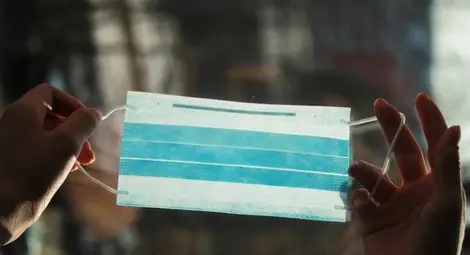 Софиянка без маска наби трима заради забележка в магазин Софиянка без маска наби трима заради забележка в магазин