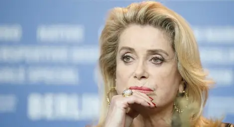 Приеха Катрин Деньов в болница