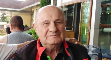 Почина легендарният треньор Енвер Толумов, открил Наим Сюлейманоглу Почина легендарният треньор Енвер Толумов, открил Наим Сюлейманоглу