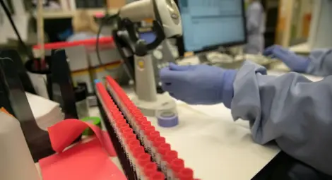 Провeряват лабораториите, в които се правят PCR тестове за COVID-19