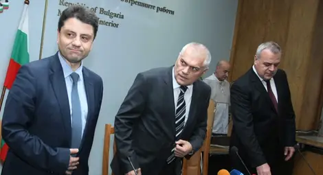 Радев: Сега няма как да се вдигнат заплатите на служителите в МВР