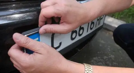 Слагат регистрационна табела срещу два пъти повече пари