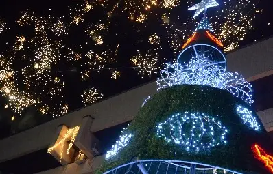 Джуджета и мажоретки доведоха загубилия се Дядо Коледа